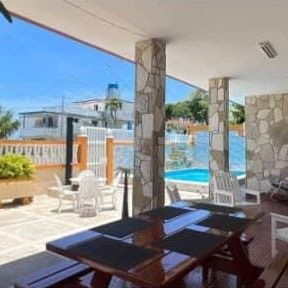 Casa en la playa con piscina + 3 habitaciones y planta electrica - Img 121246643