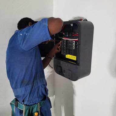 Instalación de sistemas fotovoltaicos y respaldo de energía - 2/2
