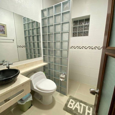 Renta casa con piscina,paneles solares,con todas las comodidades en Guanabo - Img 121468220