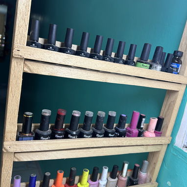 VENDO MESAS DE UÑAS CON ABSOLUTAMENTE TODO PARA EMPEZAR escríbanme al pv para enseñarles todas las fotos - 6/10