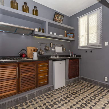VENTA APARTAMENTO EN EL VEDADO – 2 HABITACIONES / 2 BAÑOS - 8/10