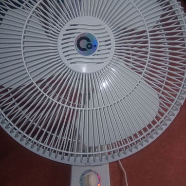 Vendo ventilador de pared Corselca 12" con mando (Funciona perfecto) - 2/4