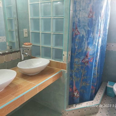 Reserva casa con piscina, paneles solares,en Guanabo contamos con días disponibles - Img 121469093