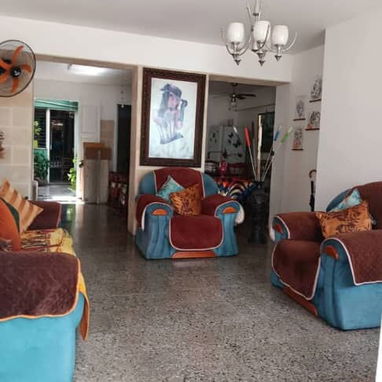 Casa en bajo con todo dentro a tres cuadras de la calzada de 10 de octubre - Img 120398816