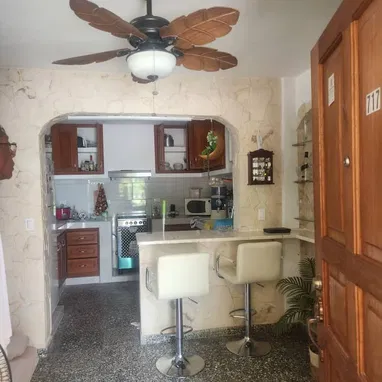 Venta apartamento 2 cuartos bajos frente calle cerca de 7ma y 60 35mil usd 53582376 - Img 125760577