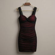 Vestido Mini Drapeado – Elegancia en Negro y Carmesí 25 - Img 56958843