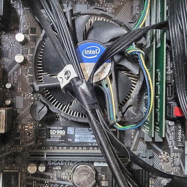 I5 10ma+32gb ram, fuente 850w+NVMe M.2 1tera - Img 123552969