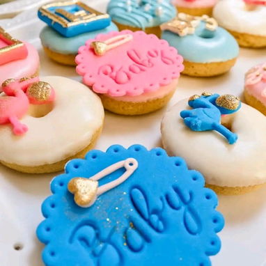 Curso presencial de candy bar de cupcakes, donas y galletas con decoración comestible y fondant - 8/9