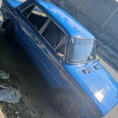Lada se vende - 4/10