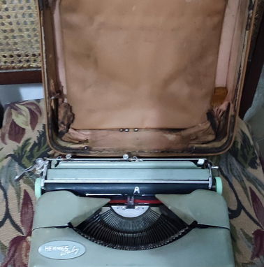 Vendo maquina de escribir vintage marca Hermes Baby Baby - Img 94293671