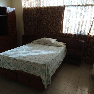 Apto en nuevo vedado cerca del zoológico y Barbarán, 2 cuartos y 2 baños, 1er piso, azotea libre , 2 terrazas 1 cubierta - 4/10