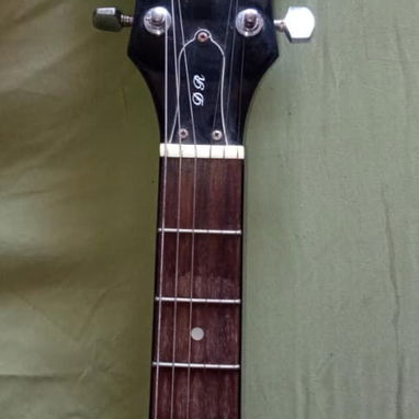 Guitarra Epiphone nueva ( prácticamente)con cuerdas de acero que incluye dos repuestos y el estuche acolchado de regalo - 4/5