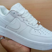 Tenis Nike Air Force (negros y blancos) - Img 57221330
