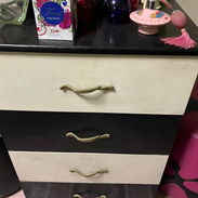 VENDO GAVETERO BLANCO Y NEGRO. INTERESADOS COMUNICARSE AL 54312796 CON ISABEL - Img 53998384