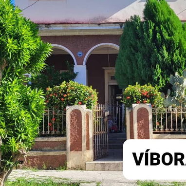 #31- 🏡 📍 Ubicación: La Víbora a 1 cuadra de Emigración, 2 de Santa Catalina, cerca del Mónaco y de escuelas (primaria, - Img 119647668