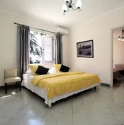 Espectacular propiedad horizontal en zona de embajadas con 5 cuartos y 5 baños!! De lujo actualmente rentada!! En oferta - Img 47772215