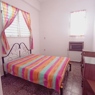 REBAJADO EN OFERTA!!! Listo para llegar y vivir!! Apartamento en venta de 2 cuartos en bajos con garaje, Santos Suárez - Img 125227218