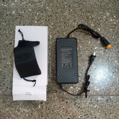 Vendor cargador de moto 72v 5A. Nuevo en su caja. 45 usd o en MN al cambio. Télefono 52958918 - Img 117685320