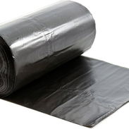 Rollos de 25 naylon negros 1.10m x 1m . Fuertes para basura , cargar negocios. 1500 cup - Img 55565456