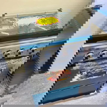 *Estufa de gas de 4 quemadores con horno*