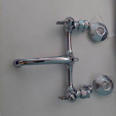 Vendo sólida mezcladora de fregadero para tuberías en la pared separadas de 17.5 a 23 cm. Llamar a Benjamin al 58269777 - 2/7