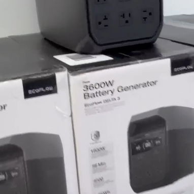 * ⚡ Potencia: 1,800 W continuos * 🚀 Pico: 3,600 W * 🔋 Capacidad: 1,024 Wh * 🔌 6 tomas AC y 13 salidas en total * ☀️ E - 2/2