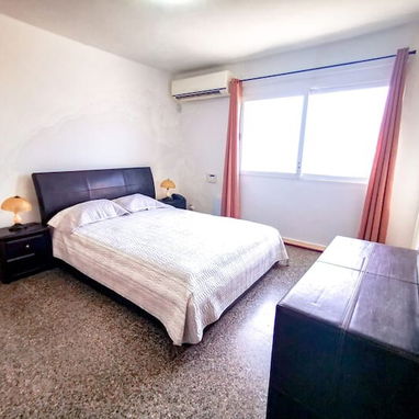 Se renta centrico apartamento en Vedado, La Habana, Cuba - Img 126336713