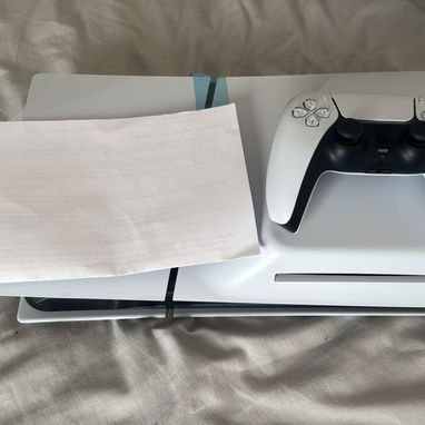 Play station 5 console and pad - 2/3