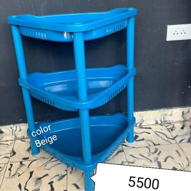 Venta de estantes plásticos, cubos con tapa, velas, fosforeras, pasta de dientes. - 4/10