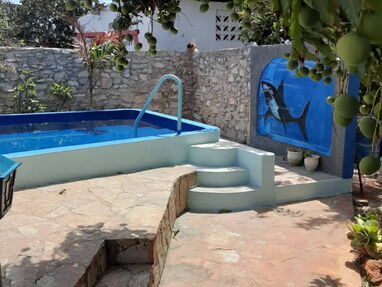 A dos cuadras de la playa con piscina grande y 4 habitaciones en GUANABO. Whatssap 52959440 - Img 62279613