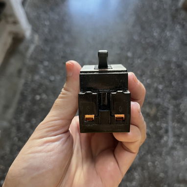Vendo breaker (interruptor automático) de 15 A en 4000 cup - 2/3