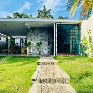 Rento casa independiente de 3 habitaciones por tiempo indefinido en nuevo vedado + GARAJE Y WIFI +53 63689791 - Img 102153555