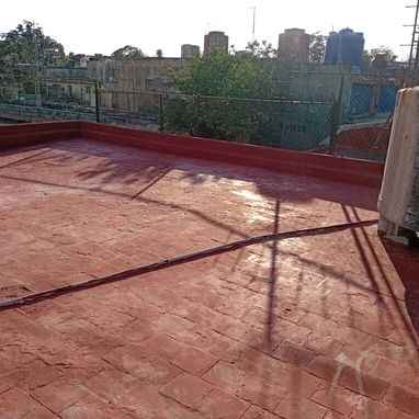 🏡 SE VENDE CASA INDEPENDENDIENTE JUNTO A UN AUTO MODERNO, excelente zona en SANTO SUÁREZ - Img 120929001