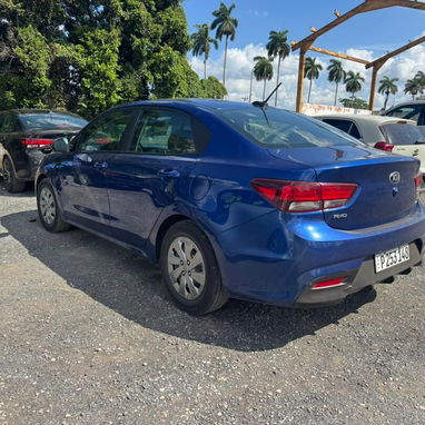 Vendo o negocio Kia rio del 2019 carrito bueno - Img 93163756