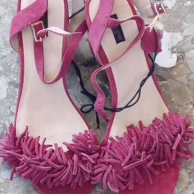 Variedad de zapatos de mujer. - Img 120168128