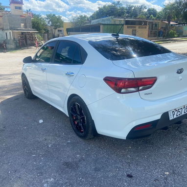 Vendo o negocio Kia Río, 2019 nuevo de paquete carro impecable - Img 109968395