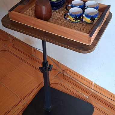 MESA AUXILIAR, DE MADERA CON SOPORTE METÁLICO - 5/8