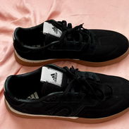 Vendo par de zapatos negros nuevos - Img 55801428