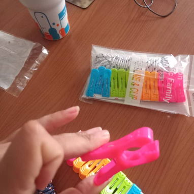 SET DE 12 PINZAS PARA ROPA CON SOGA 🌈🧺 - 3/10