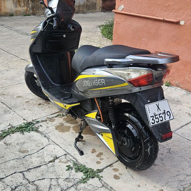 Moto electrica de uso. Bateria nueva - Img 122344121
