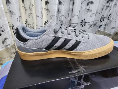 Adidas Originales nro 40 - Img 65949725