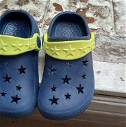 Vendo calzado para bebé......Crocs originales (Sapitos) nro 7 (USA), 23 (España), muy poco uso, 1000 cup. - Img 46000383