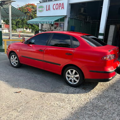 VENDO SEAT CORDOBA 2008 Detalles: Año: 2008 Motor: 1.6 Gasolina Estado: Buenisimo de todo. Listo para montar y andar - Img 125933461