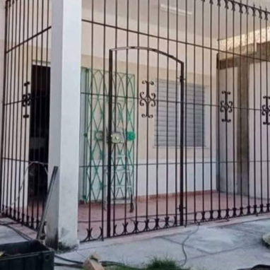 Se realiza trabajo de rejas para su seguridad - 4/10