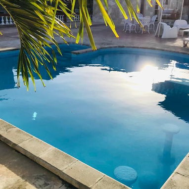 CASA  CON PISCINA  , EN LA PLAYA DE GUANABO EN RENTA,  5 HABITACIONES +53 52463651 ,planta eléctrica,  I y C - Img 108674678