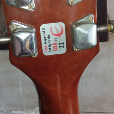 Guitarra Epiphone nueva ( prácticamente)con cuerdas de acero que incluye dos repuestos y el estuche acolchado de regalo - 5/5