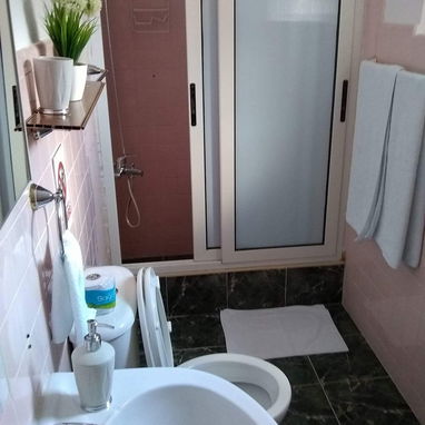 SE RENTA APARTAMENTO DE 3 HABITACIONES EN EL VEDADO, CON VISTA AL MALECON HABANERO. 53880216 - Img 121929344