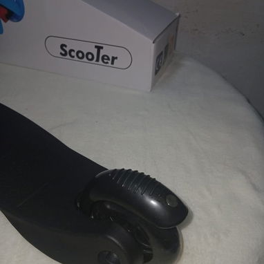 🚧 🛴 SCOOTER INFANTIL 3 RUEDAS CON LED ⚖️ Peso máx: 40–60 kg. 🚧 - 4/4