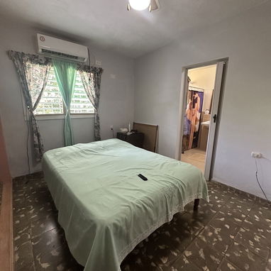 Venta de  casa independiente en la entrada de Santiago de Las Vegas, Avenida principal, Boyeros - 7/10