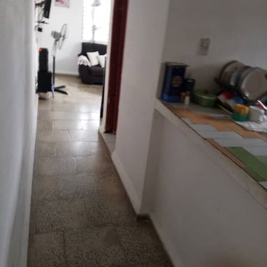 *$12.000usd CON TODO DENTRO.. CON AJUSTE. En venta apartamento de pasillo interior de pocos aptos (no solar) en Lawton, - Img 125604496
